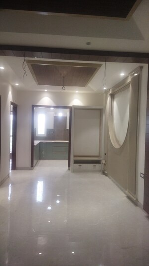 Building Lobby in 3 BHK Builder Floor at BPTP District 3, Sector 85 – for Sale