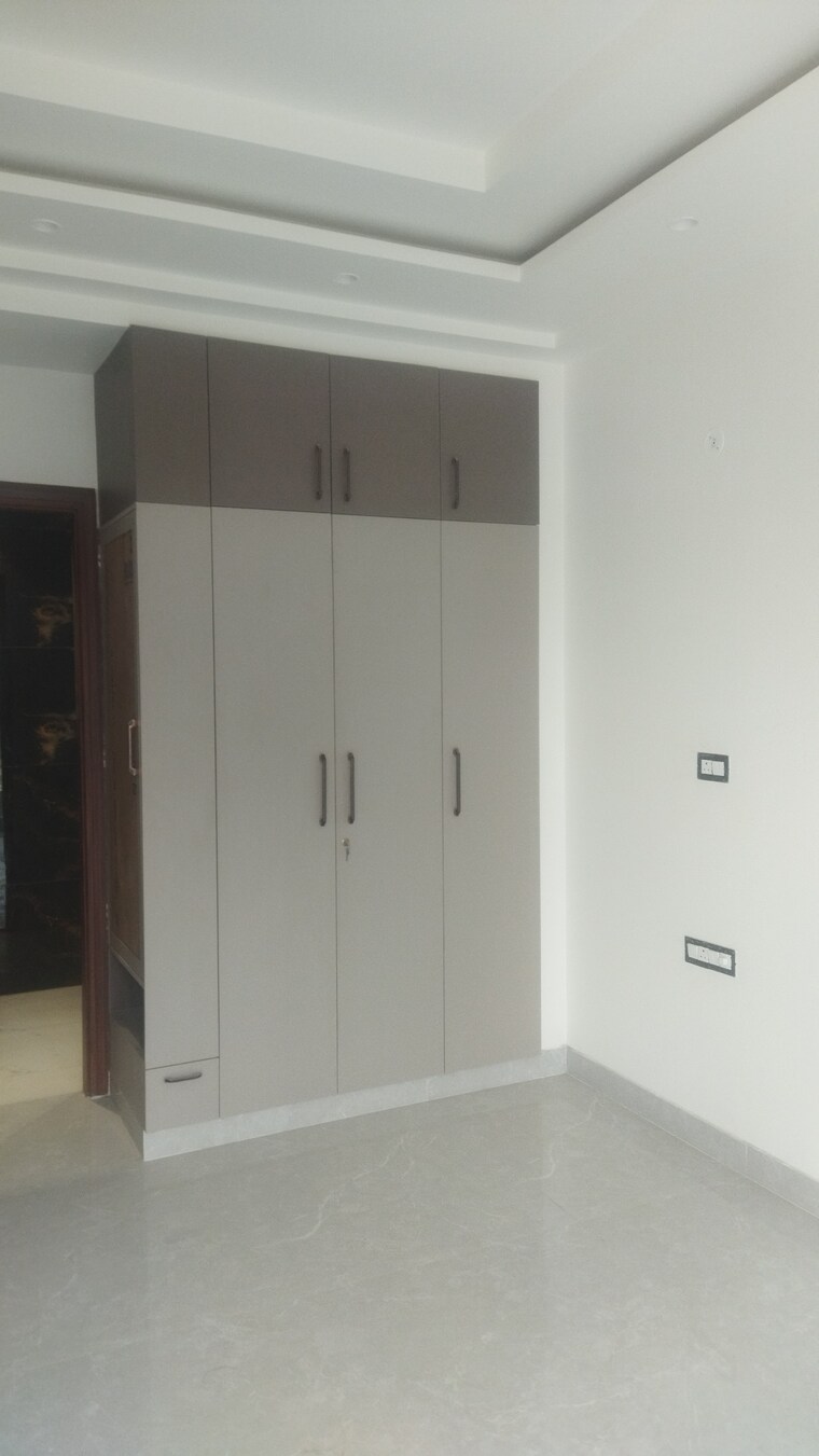 Room, bptp-district-3 3 Bedroom 180 Sq.Yd. Builder Floor In Sector 85 Faridabad 9344432