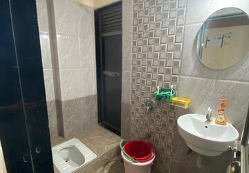 Bathroom in 1.5 BHK Apartment at Vijay Apartments Waghbil, Waghbil – for Rent