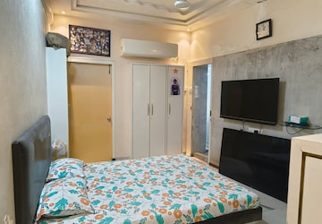 Bedroom in 2 BHK Apartment at Venus CHS Worli, Worli – for Rent