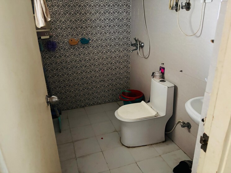 Bathroom, gaur-city-2-14th-avenue 1.5 Bedroom 550 Sq.Ft. Apartment In Sector 16c Greater Noida Greater Noida 9344951