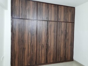 Furnished Amenities in 3 BHK Apartment at Hi Tech City – for Rent