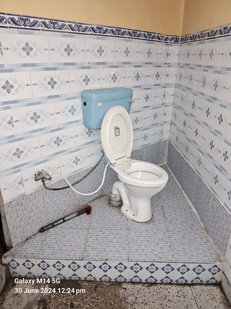 Bathroom, gms road 2 Bedroom 1800 Sq.Ft. Villa In Gms Road Dehradun 9345028