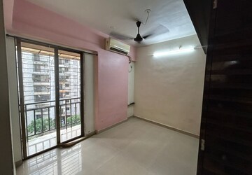 Room in 2 BHK Apartment at Rosa Gardenia, Ghodbunder Road – for Rent