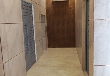 Lift in 1 BHK Apartment at Earthcon Casa Grande II, Chi V Greater Noida – for Sale