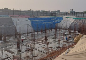 Swimming Pool in  Shop at Uniwest Hub, Sector 22d Yamuna Expressway – for Sale