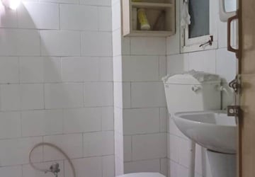 Bathroom in 3 BHK Apartment at Borivali West – for Rent