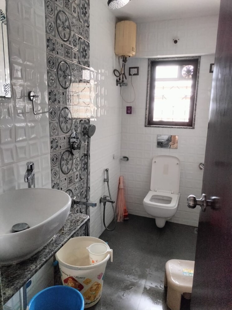 Bathroom, mantri-park 1 Bedroom 600 Sq.Ft. Apartment In Goregaon East Mumbai 9345195