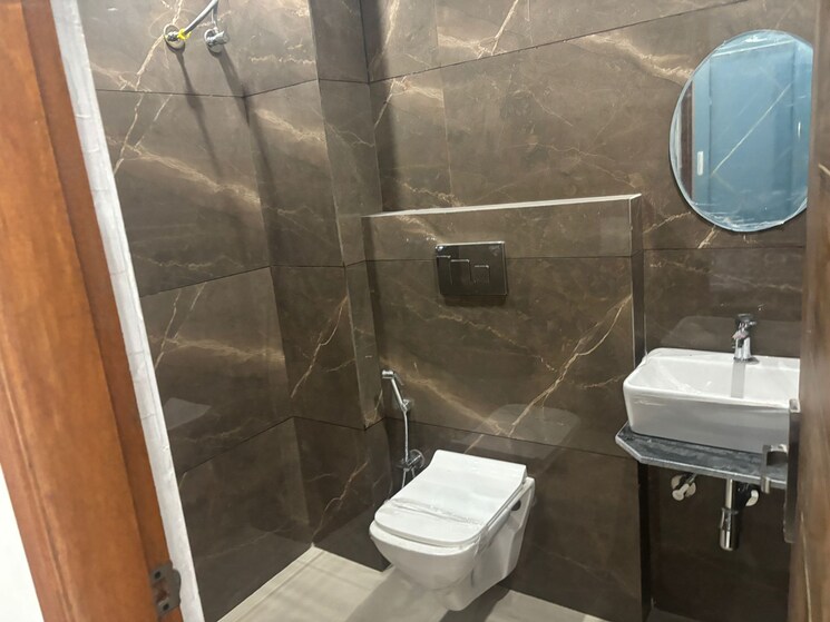 Bathroom, skynet-towers 3 Bedroom 1350 Sq.Ft. Apartment In Patiala Road Zirakpur 9345423