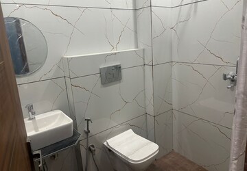 Bathroom in 3 BHK Apartment at Skynet Towers, Patiala Road – for Rent