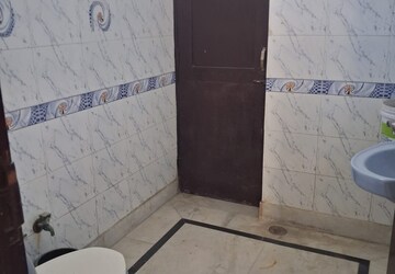 Bathroom in 2 BHK Builder Floor at Sector 28 – for Rent