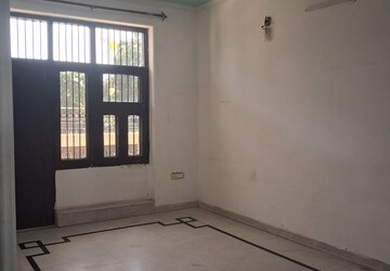 Room in 2 BHK Builder Floor at Sector 28 – for Rent