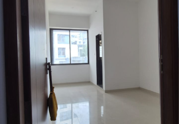 Room in  Office Space at Mittal Petals, Park Street – for Sale