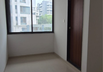Room in  Office Space at Mittal Petals, Park Street – for Sale