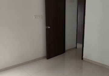 Room in 2 BHK Apartment at Runwal Palm, Kolshet – for Sale