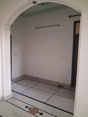 Room in 3 BHK Builder Floor at Sector 28 – for Rent