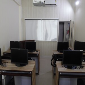 Team Area in  Office Space at Siddhi Nisarg, Bhagwan Nagar – for Rent