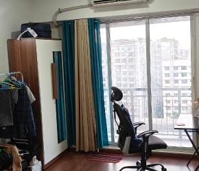 Room in 4 BHK Apartment at Dheeraj Insignia, Bandra East – for Sale