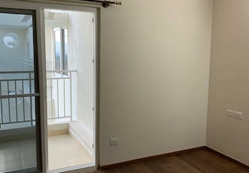 Room in 2 BHK Apartment at Shriram Luxor, Hennur Road – for Sale