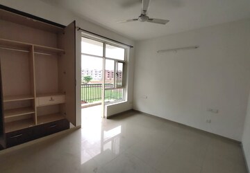 Room in 2 BHK Apartment at Sushma Green vista, Ghazipur – for Rent