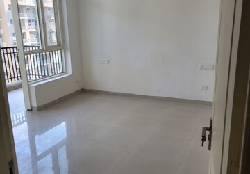 Room in 2 BHK Apartment at Sushma Green vista, Ghazipur – for Rent