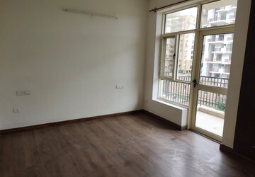 Room in 2 BHK Apartment at Sushma Green vista, Ghazipur – for Rent