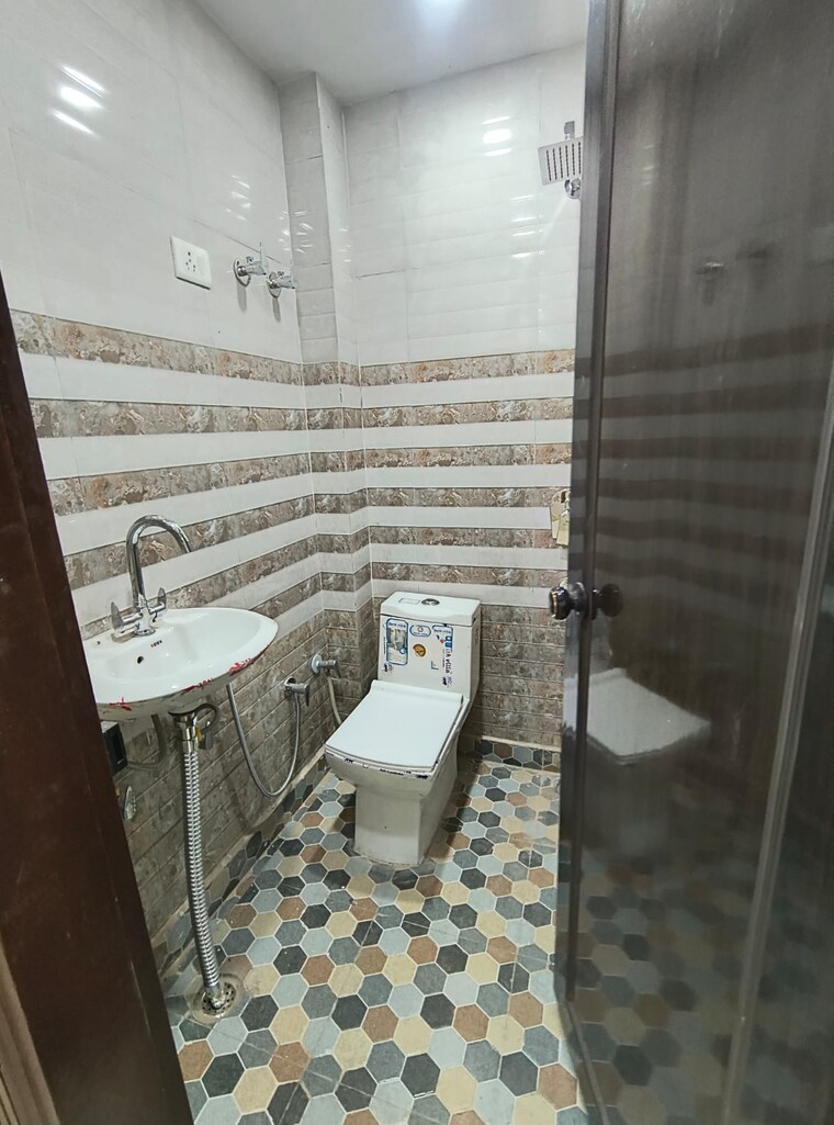 Bathroom, govindpuri 2 Bedroom 600 Sq.Ft. Builder Floor In Govindpuri Delhi 9345588