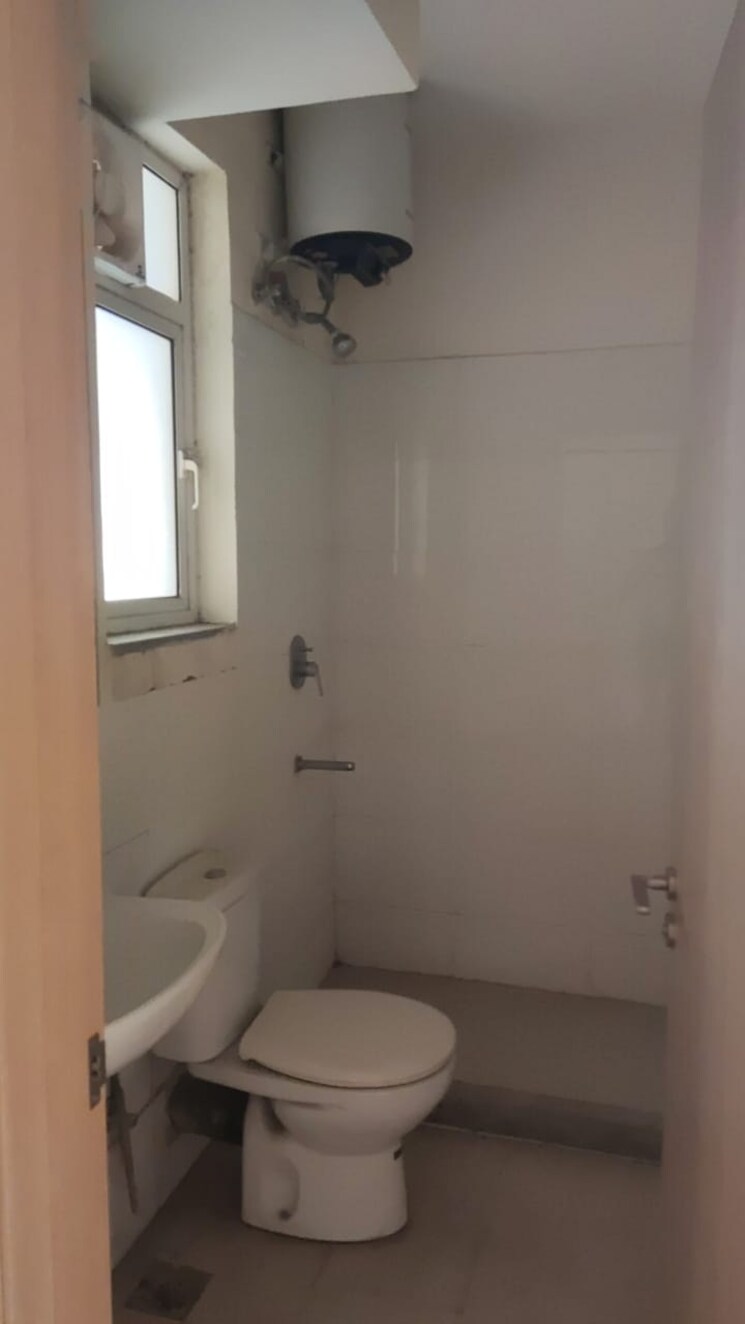 Bathroom, manesar 3 Bedroom 1940 Sq.Ft. Apartment In Manesar Gurgaon 9345621