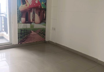Room in 2 BHK Apartment at Gaur City 2 - 14th Avenue, Sector 16c Greater Noida – for Rent