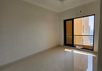 Room in 2 BHK Apartment at K Raheja Raheja Residency, Malad East – for Rent