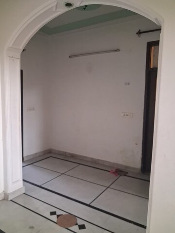 Room in 3 BHK Builder Floor at Sector 28 – for Rent