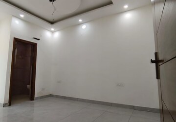 Room in 3 BHK Apartment at Skynet Towers, Patiala Road – for Rent