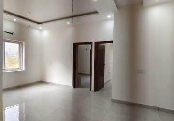 Room in 3 BHK Apartment at Skynet Towers, Patiala Road – for Rent
