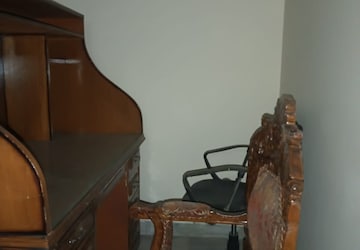Furnished Amenities in 4 BHK Apartment at Bancourt Apartment, Sector 43 – for Rent