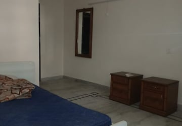 Room in 4 BHK Apartment at Bancourt Apartment, Sector 43 – for Rent