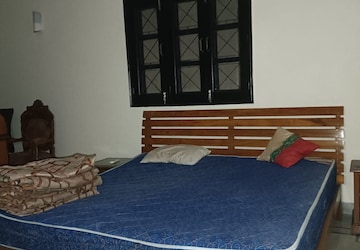 Bedroom in 4 BHK Apartment at Bancourt Apartment, Sector 43 – for Rent
