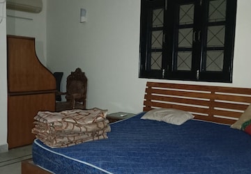 Bedroom in 4 BHK Apartment at Bancourt Apartment, Sector 43 – for Rent