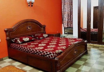 Bedroom in 2 BHK Builder Floor at Green Park Extension – for Rent
