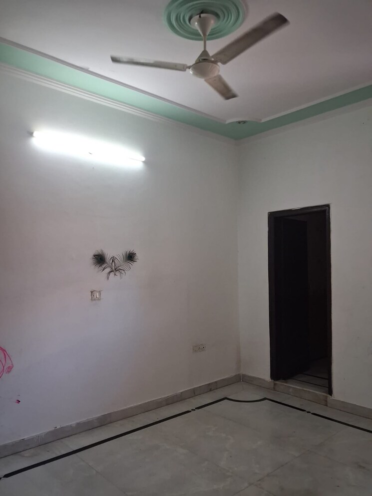 Room, sector 31 2 Bedroom 1500 Sq.Ft. Builder Floor In Sector 31 Faridabad 9345934