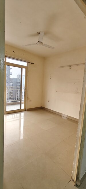 Room in 2 BHK Apartment at Conscient Habitat 78, Sector 78 – for Rent