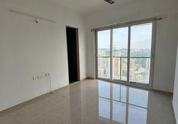Room in 2 BHK Apartment at JP Decks, Goregaon East – for Rent