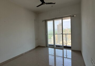 Room in 2 BHK Apartment at JP Decks, Goregaon East – for Rent