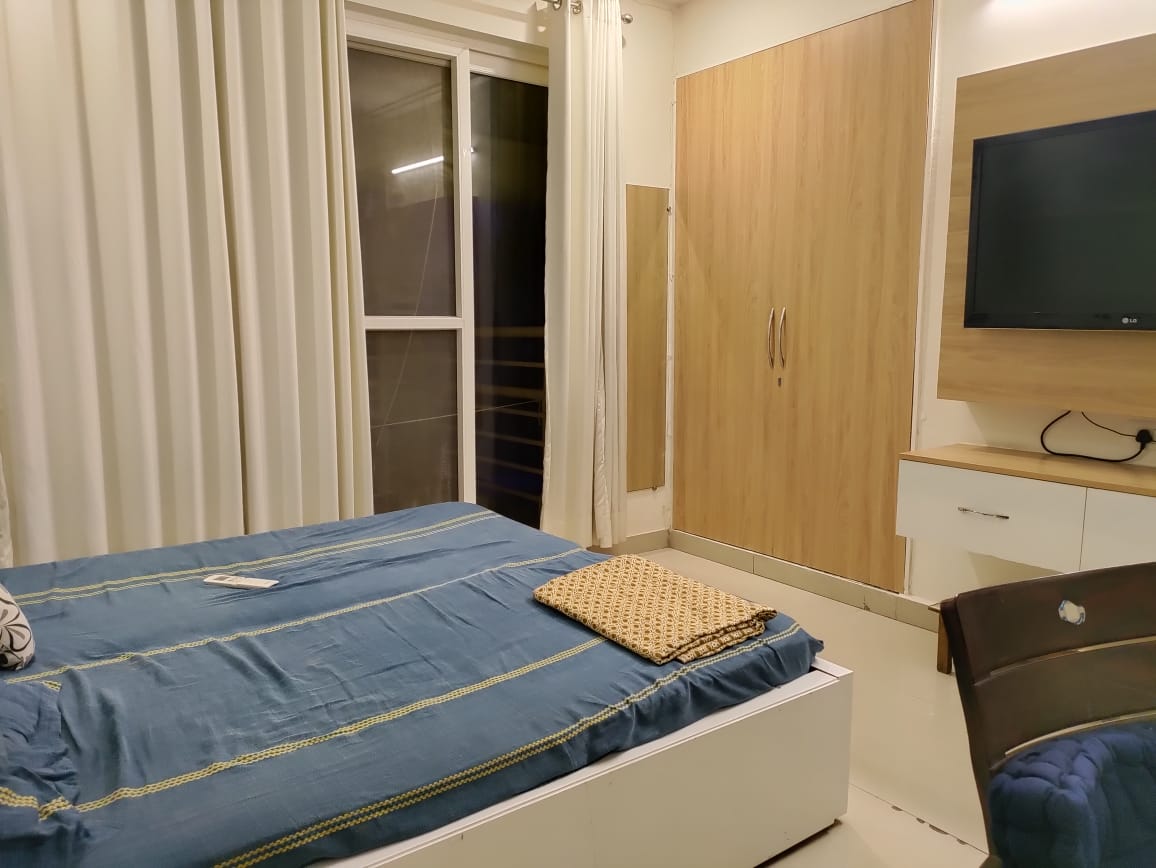 4 BHK + Servant Room Apartment For Sale in SLF Sunshine Avenue