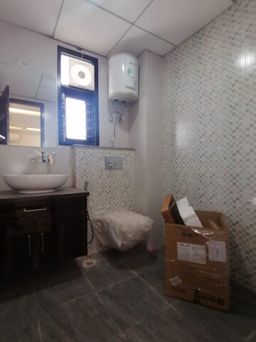 Bathroom in 1.5 BHK Builder Floor at Sector 46 – for Rent