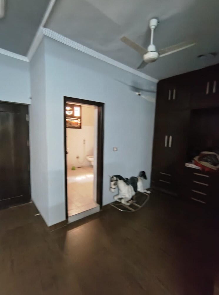  Parking, sector 28 4 Bedroom 235 Sq.Yd. Independent House In Sector 28 Faridabad 9346030