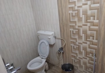 Bathroom in 2 BHK Builder Floor at Mahmoorganj – for Sale