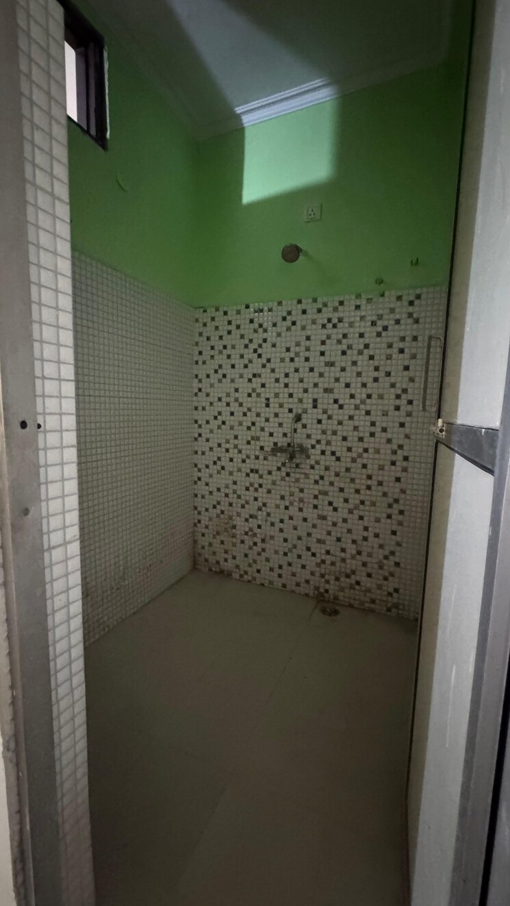 Bathroom, risland-sky-mansion 3 Bedroom 1000 Sq.Ft. Builder Floor In Chattarpur Delhi 9346083