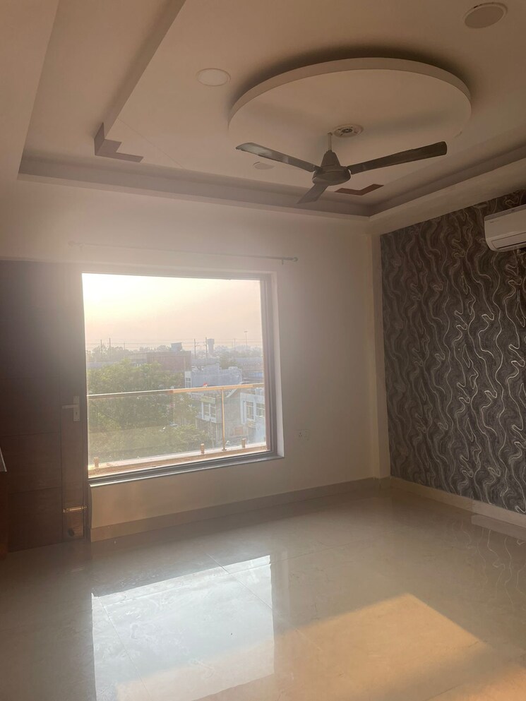 Room, sector 28 3 Bedroom 2250 Sq.Ft. Builder Floor In Sector 28 Faridabad 9346087