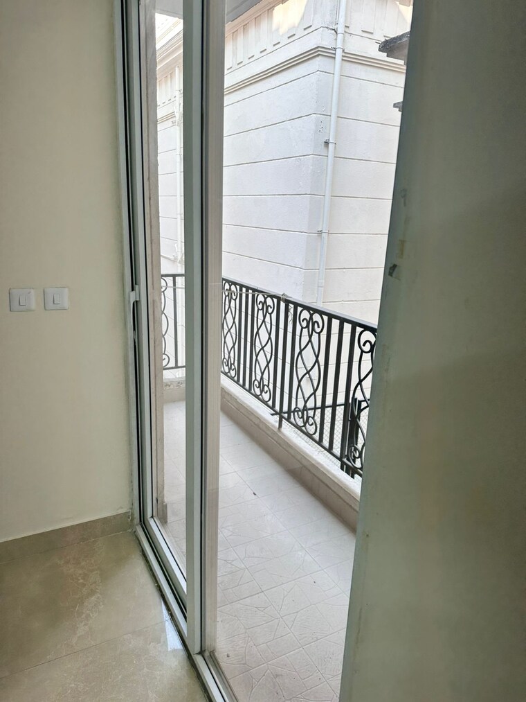 Balcony, signature-global-park 2.5 Bedroom 1210 Sq.Ft. Apartment In Sohna Sector 36 Gurgaon 9346116