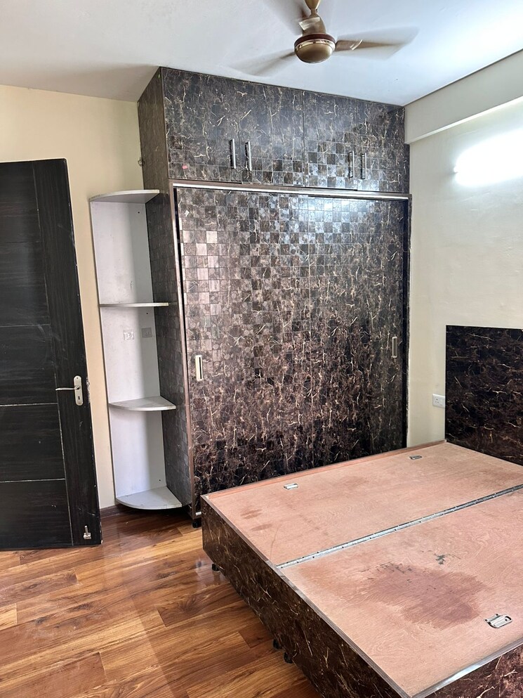 Room, signature-global-park 2.5 Bedroom 1210 Sq.Ft. Apartment In Sohna Sector 36 Gurgaon 9346116